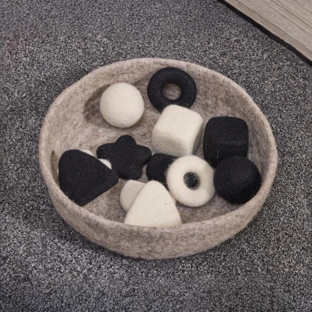 Black & White Chunky Felt Loose Parts - 12 Piece Set