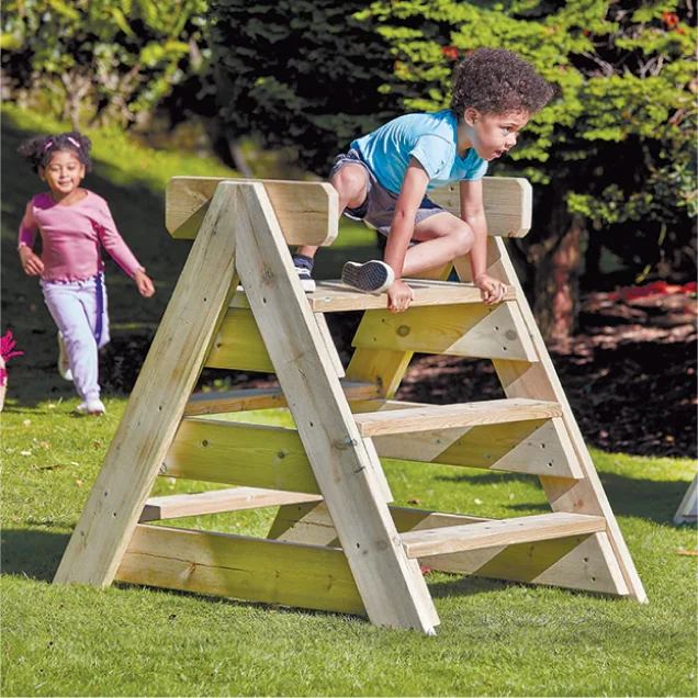 Outdoor Play & Learning Hover